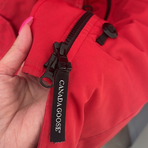 ❌SOLD❌Canada Goose Youth Parka - Picture 2 of 7